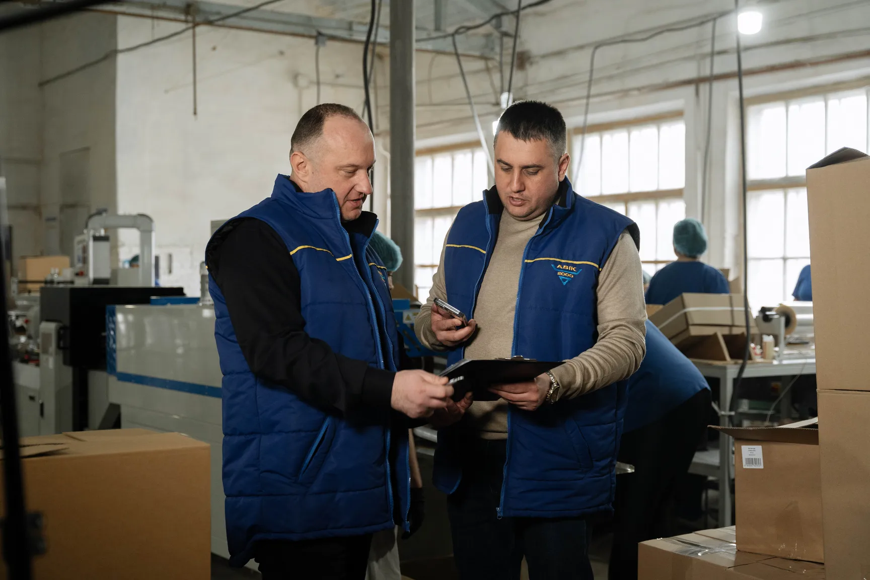 Команда «АВІК-2000» на виробництві